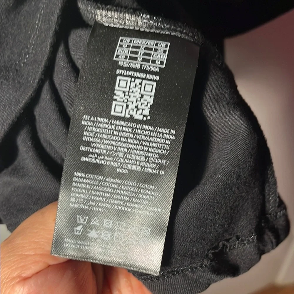 GUESS Black Graphic Men's T-Shirt - Picture 6 of 11
